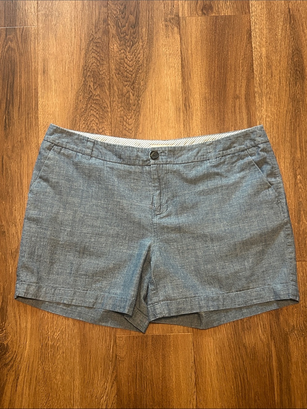 Merona Chambray Blue Shorts Size 10 Zipper Button Pockets Summer Cruise